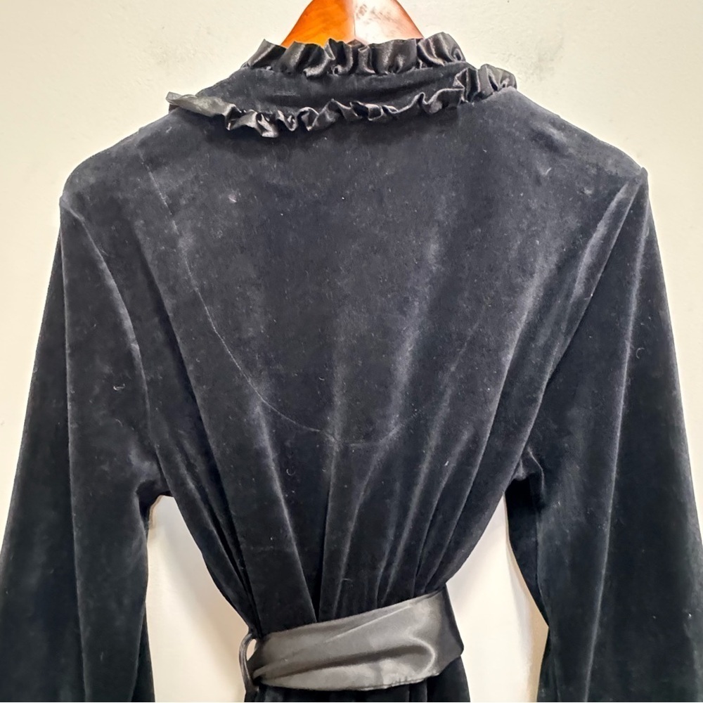 Betsy Johnson Intimates Black Velvet Ruffle Robe Size Medium - Picture 9 of 12